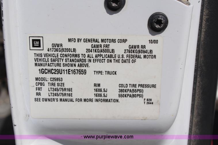 image for item H6172 2001 Chevrolet Silverado 2500HD Ext. Cab pickup truck