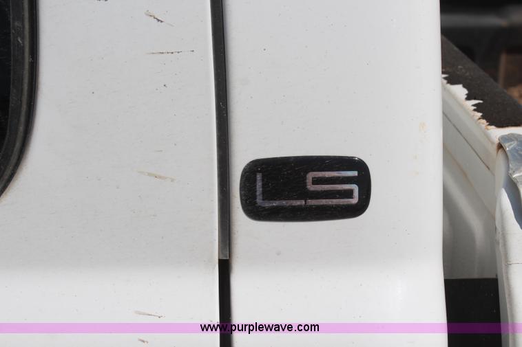 image for item H6172 2001 Chevrolet Silverado 2500HD Ext. Cab pickup truck