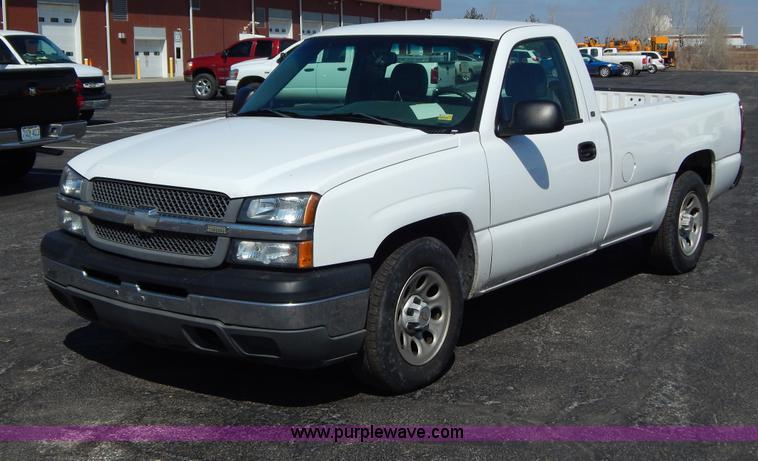 image for item I1077 2005 Chevrolet Silverado 1500 pickup truck