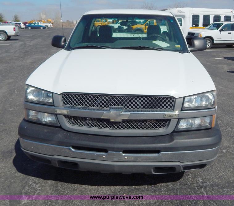 image for item I1077 2005 Chevrolet Silverado 1500 pickup truck