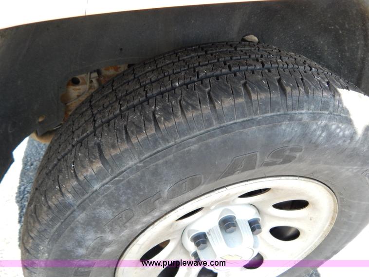 image for item I1077 2005 Chevrolet Silverado 1500 pickup truck