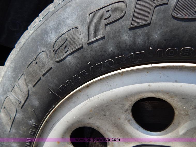 image for item I1077 2005 Chevrolet Silverado 1500 pickup truck