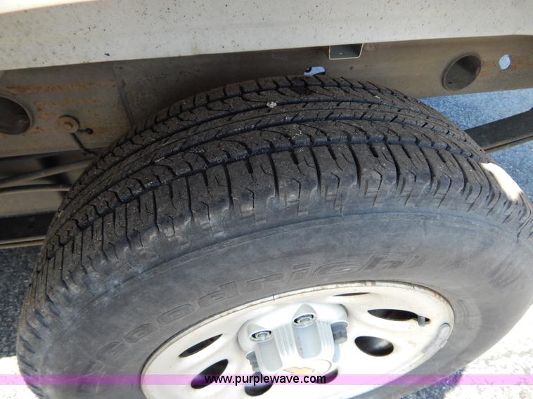 image for item I1077 2005 Chevrolet Silverado 1500 pickup truck