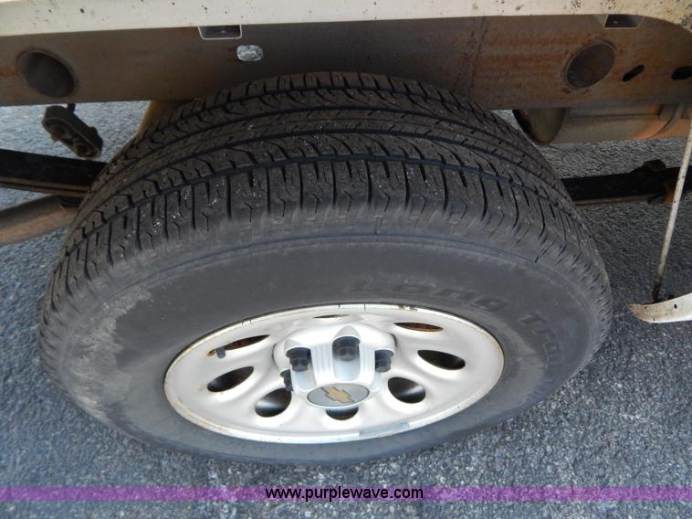 image for item I1077 2005 Chevrolet Silverado 1500 pickup truck