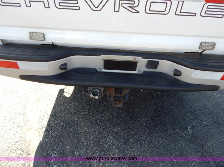 image for item I1077 2005 Chevrolet Silverado 1500 pickup truck