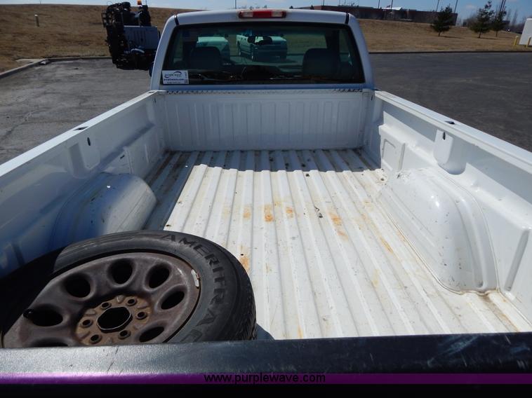 image for item I1077 2005 Chevrolet Silverado 1500 pickup truck