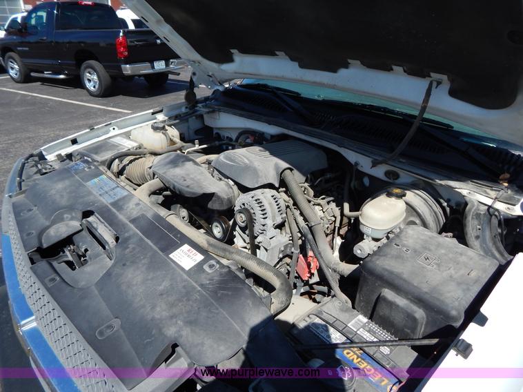 image for item I1077 2005 Chevrolet Silverado 1500 pickup truck