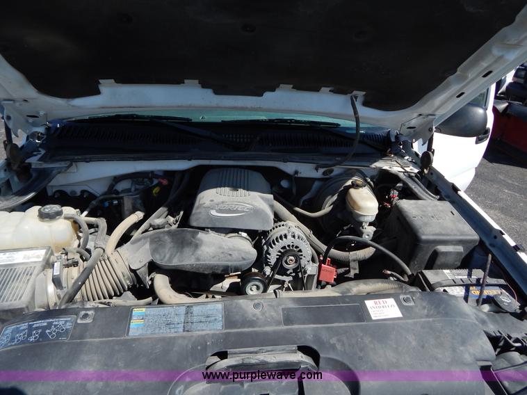 image for item I1077 2005 Chevrolet Silverado 1500 pickup truck