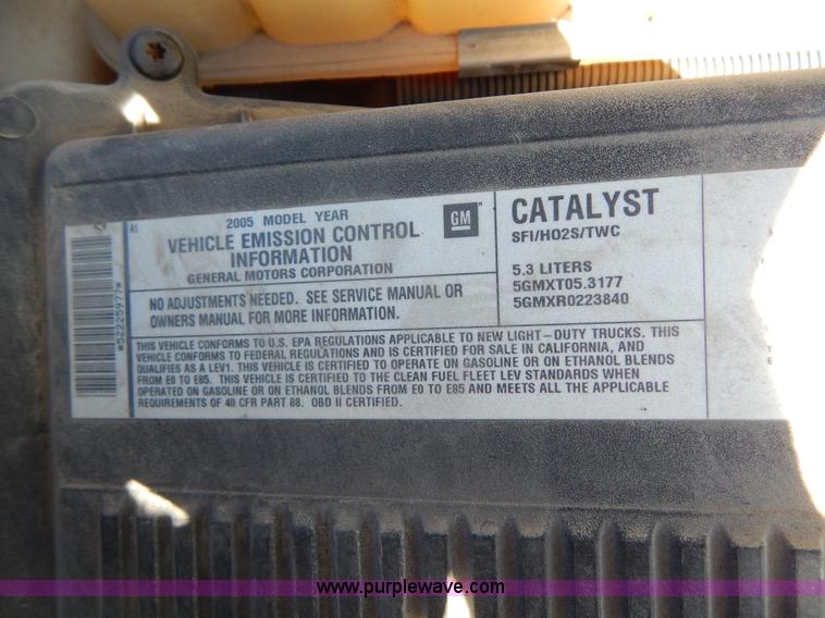 image for item I1077 2005 Chevrolet Silverado 1500 pickup truck