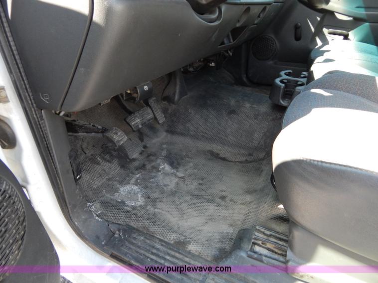 image for item I1077 2005 Chevrolet Silverado 1500 pickup truck