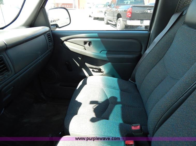 image for item I1077 2005 Chevrolet Silverado 1500 pickup truck