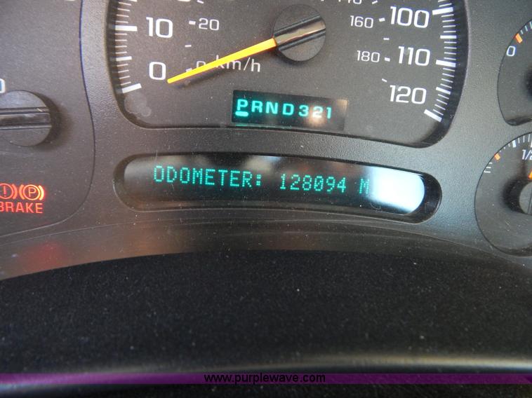 image for item I1077 2005 Chevrolet Silverado 1500 pickup truck