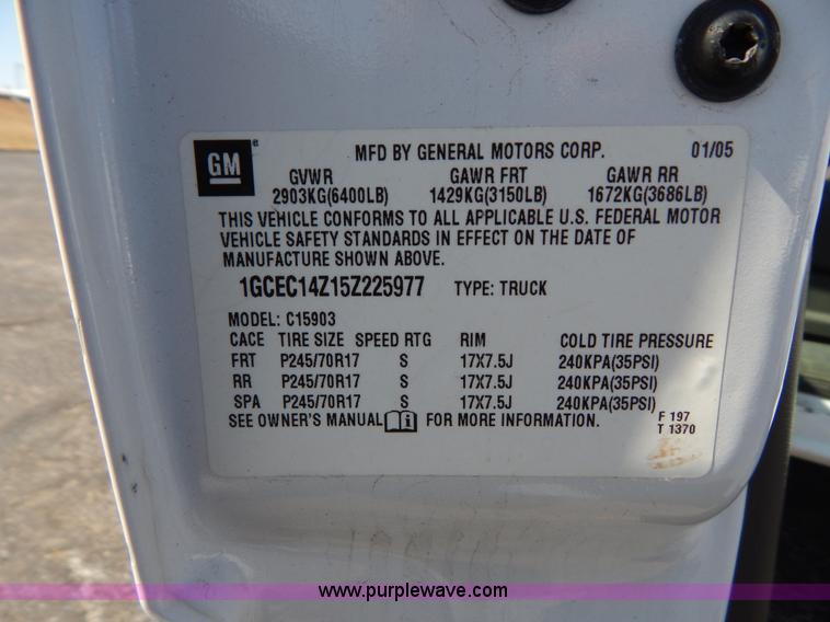 image for item I1077 2005 Chevrolet Silverado 1500 pickup truck