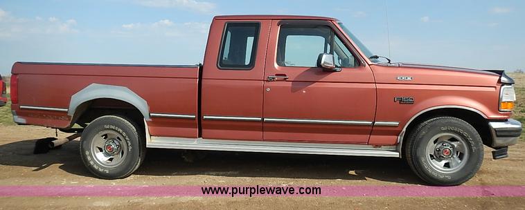 image for item I3678 1994 Ford F150 XLT SuperCab pickup truck