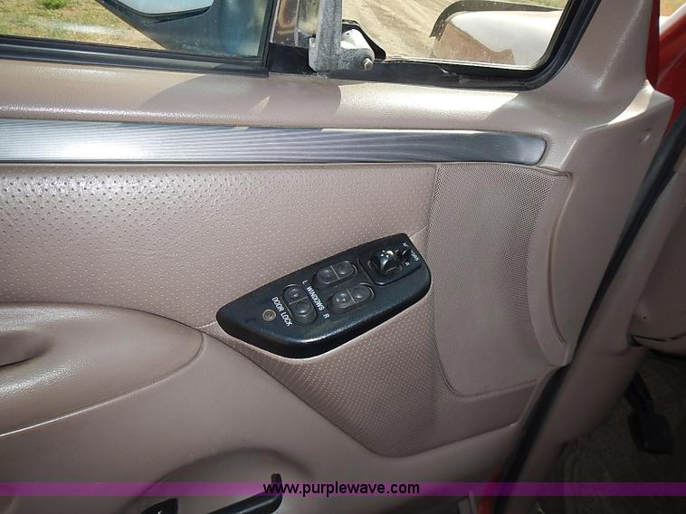 image for item I3678 1994 Ford F150 XLT SuperCab pickup truck