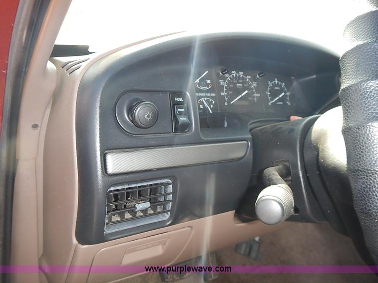image for item I3678 1994 Ford F150 XLT SuperCab pickup truck
