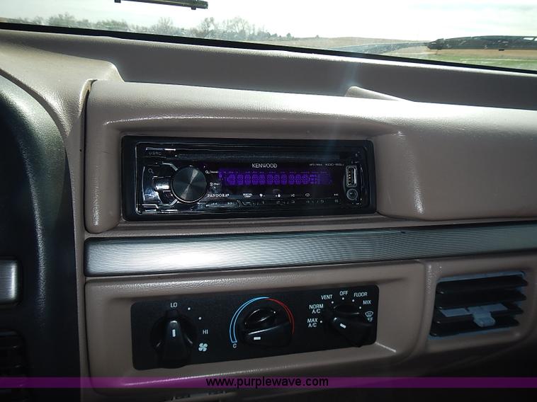 image for item I3678 1994 Ford F150 XLT SuperCab pickup truck