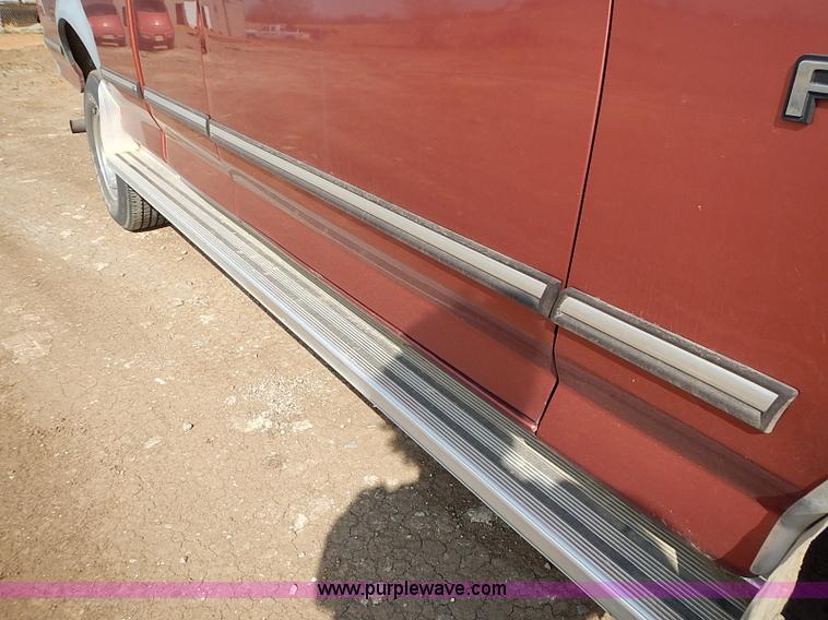 image for item I3678 1994 Ford F150 XLT SuperCab pickup truck