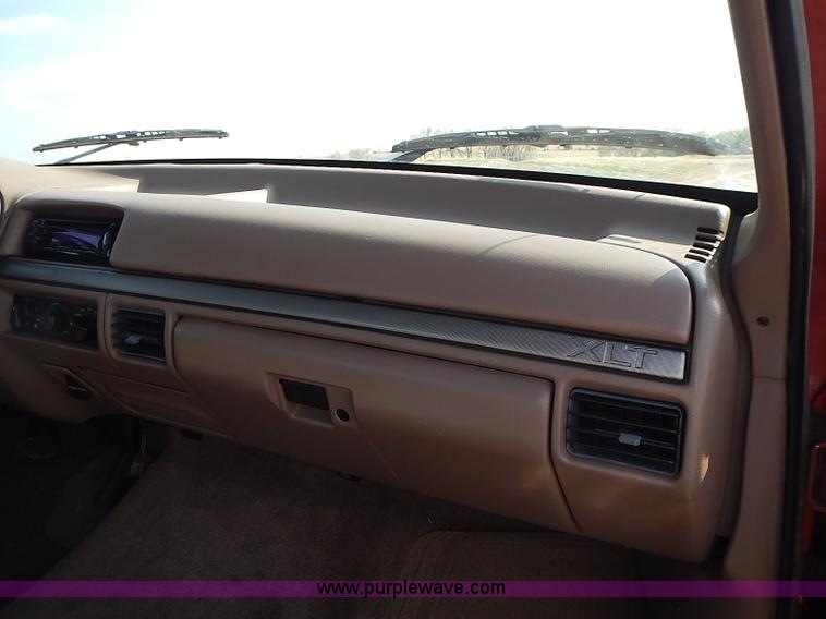 image for item I3678 1994 Ford F150 XLT SuperCab pickup truck