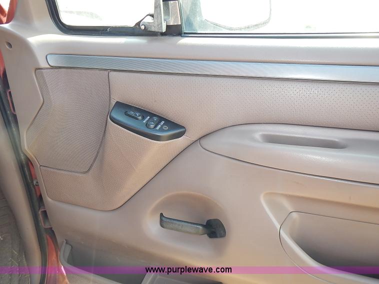 image for item I3678 1994 Ford F150 XLT SuperCab pickup truck