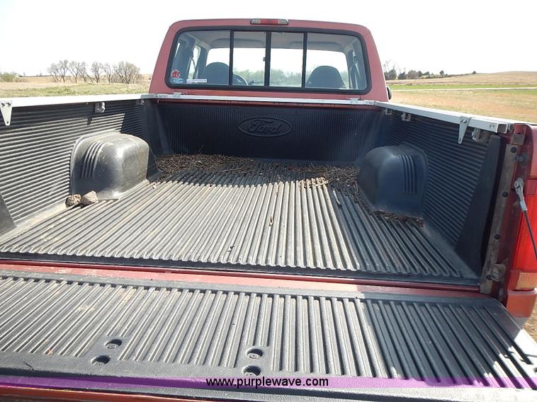 image for item I3678 1994 Ford F150 XLT SuperCab pickup truck