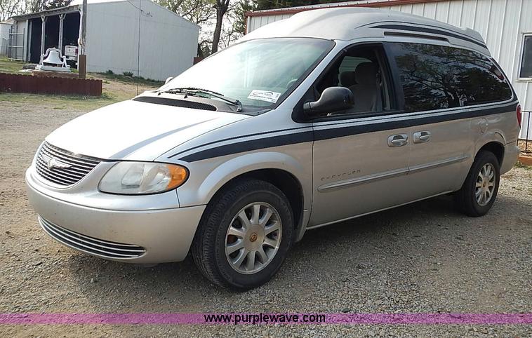 image for item I3682 2001 Chrysler Town & Country LX van