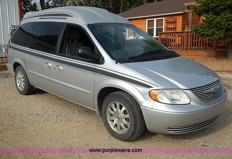 image for item I3682 2001 Chrysler Town & Country LX van