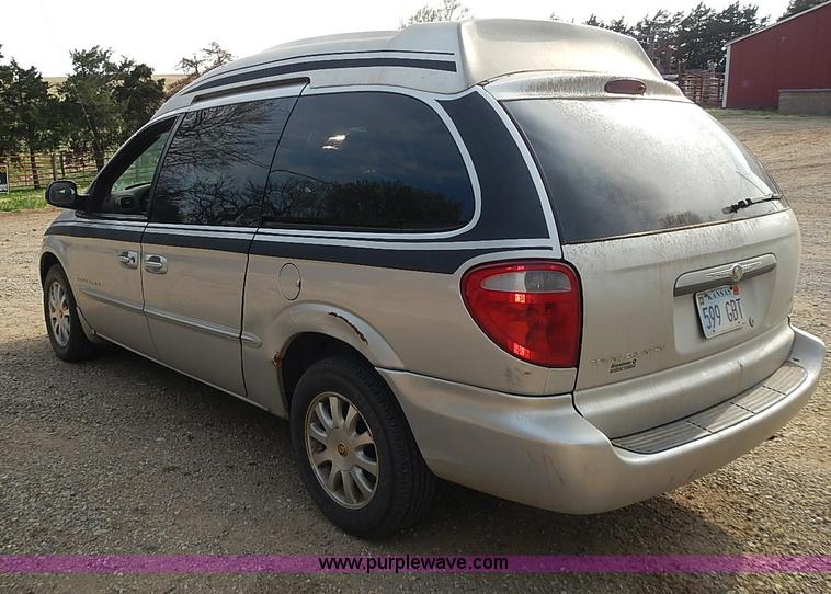 image for item I3682 2001 Chrysler Town & Country LX van