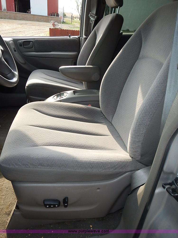 image for item I3682 2001 Chrysler Town & Country LX van