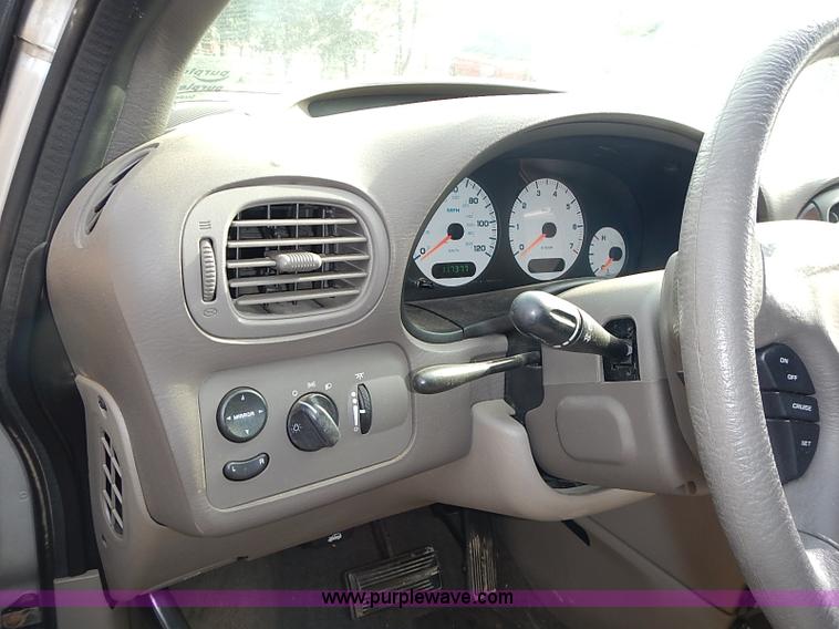 image for item I3682 2001 Chrysler Town & Country LX van