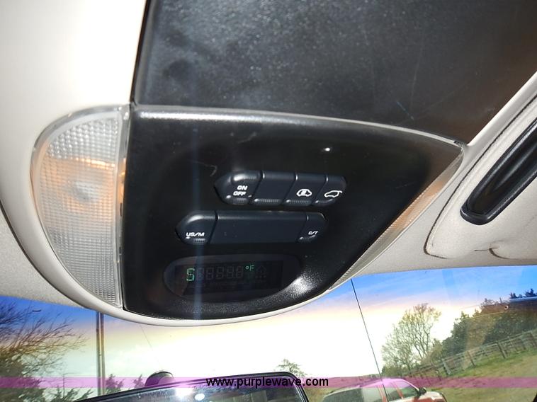 image for item I3682 2001 Chrysler Town & Country LX van