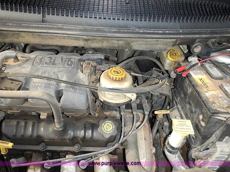 image for item I3682 2001 Chrysler Town & Country LX van