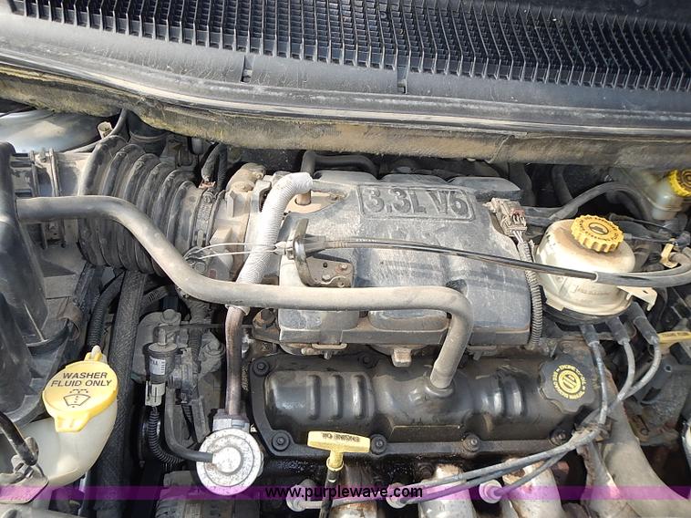 image for item I3682 2001 Chrysler Town & Country LX van