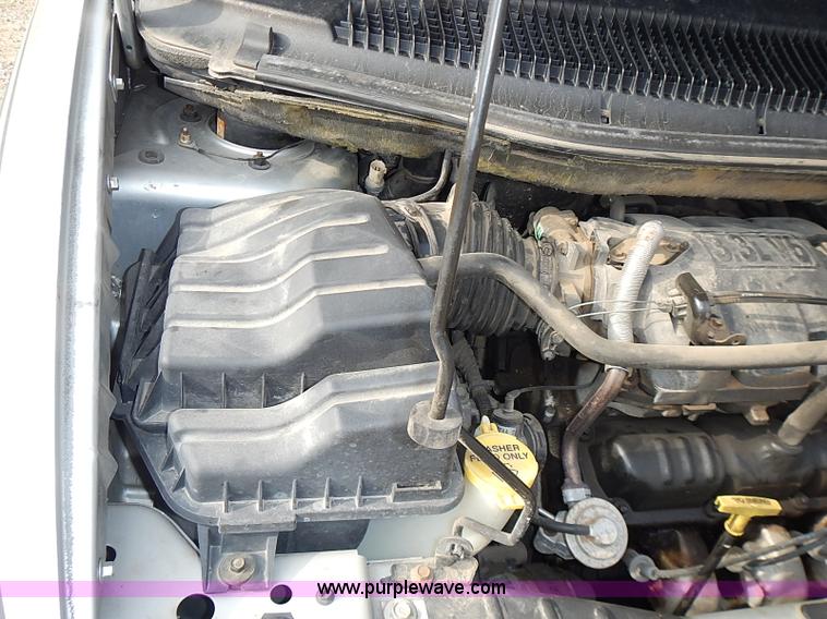 image for item I3682 2001 Chrysler Town & Country LX van