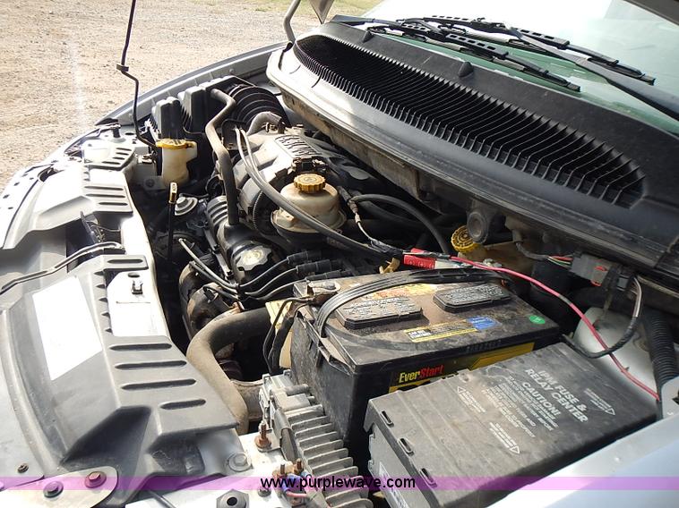 image for item I3682 2001 Chrysler Town & Country LX van