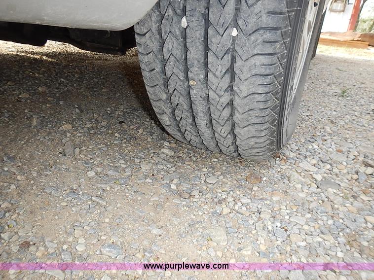 image for item I3682 2001 Chrysler Town & Country LX van