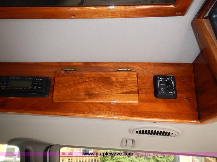 image for item I3682 2001 Chrysler Town & Country LX van