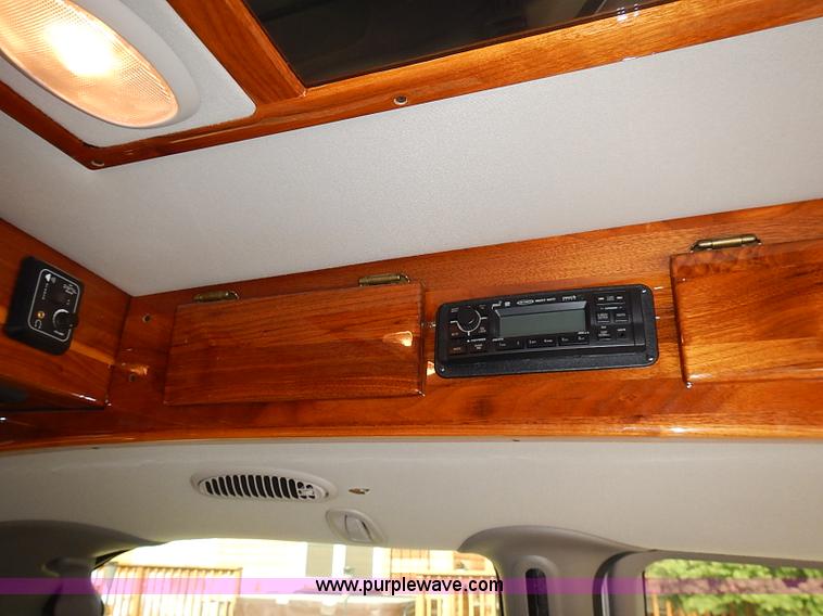 image for item I3682 2001 Chrysler Town & Country LX van