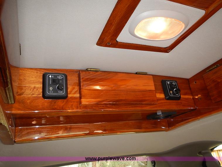 image for item I3682 2001 Chrysler Town & Country LX van