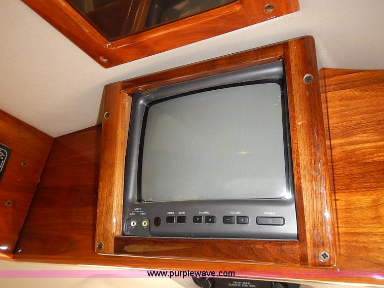 image for item I3682 2001 Chrysler Town & Country LX van