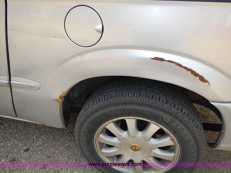 image for item I3682 2001 Chrysler Town & Country LX van