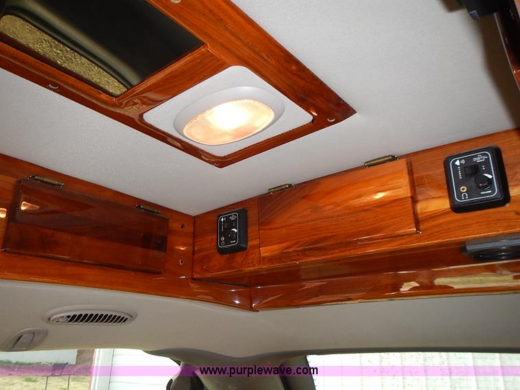 image for item I3682 2001 Chrysler Town & Country LX van