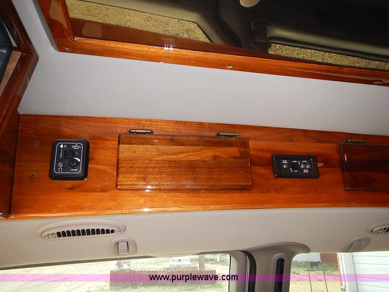 image for item I3682 2001 Chrysler Town & Country LX van