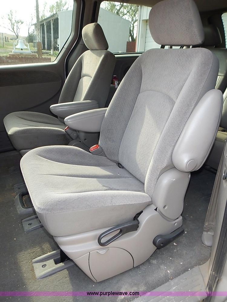 image for item I3682 2001 Chrysler Town & Country LX van