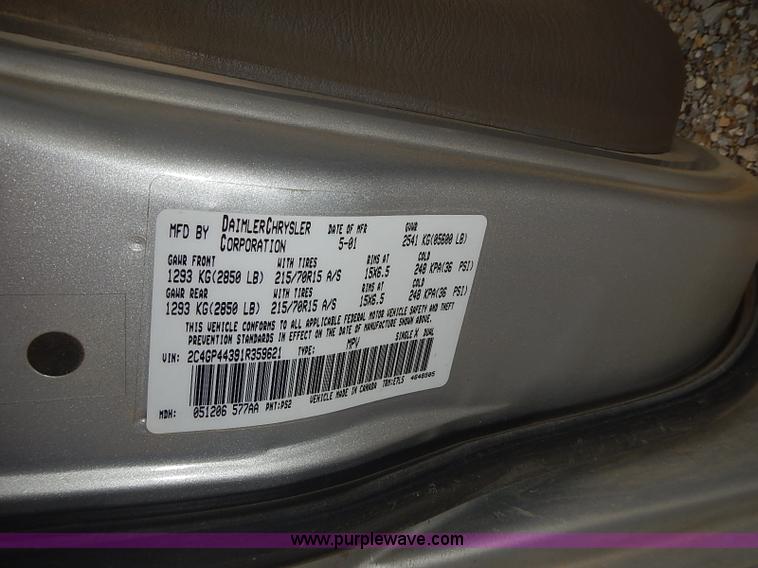 image for item I3682 2001 Chrysler Town & Country LX van