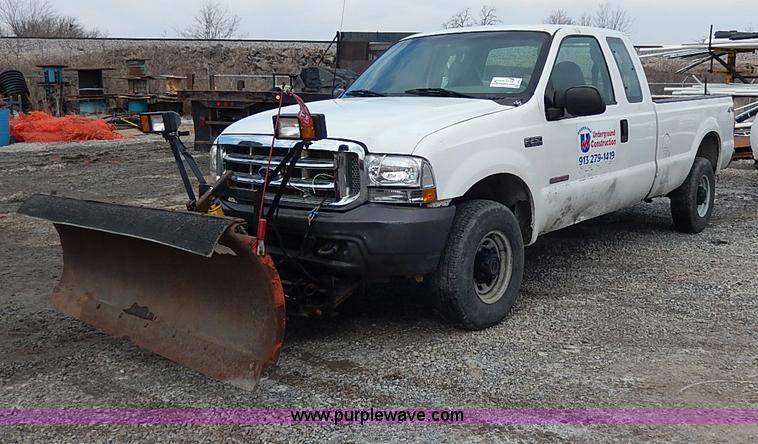 image for item I3742 2003 Ford F250 Super Duty XL SuperCab pickup truck