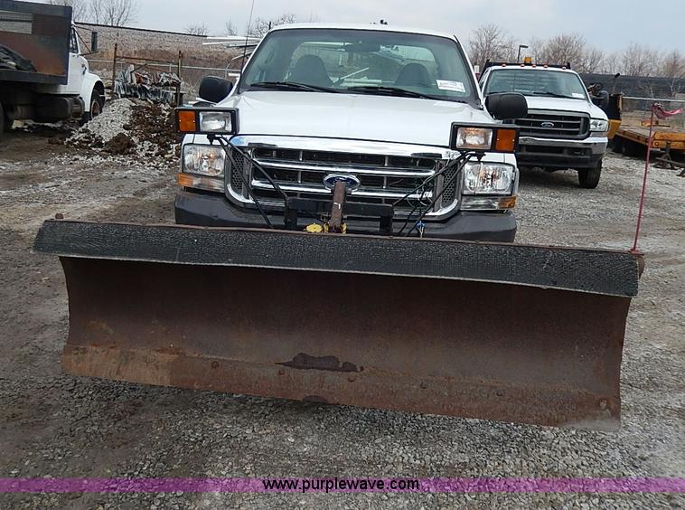 image for item I3742 2003 Ford F250 Super Duty XL SuperCab pickup truck