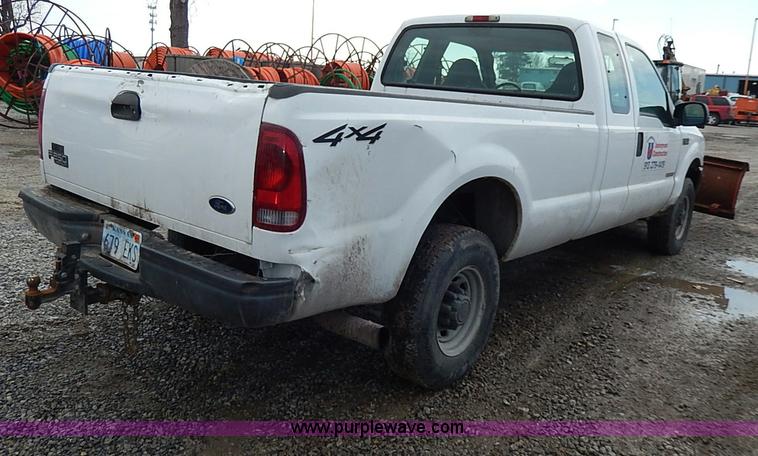 image for item I3742 2003 Ford F250 Super Duty XL SuperCab pickup truck