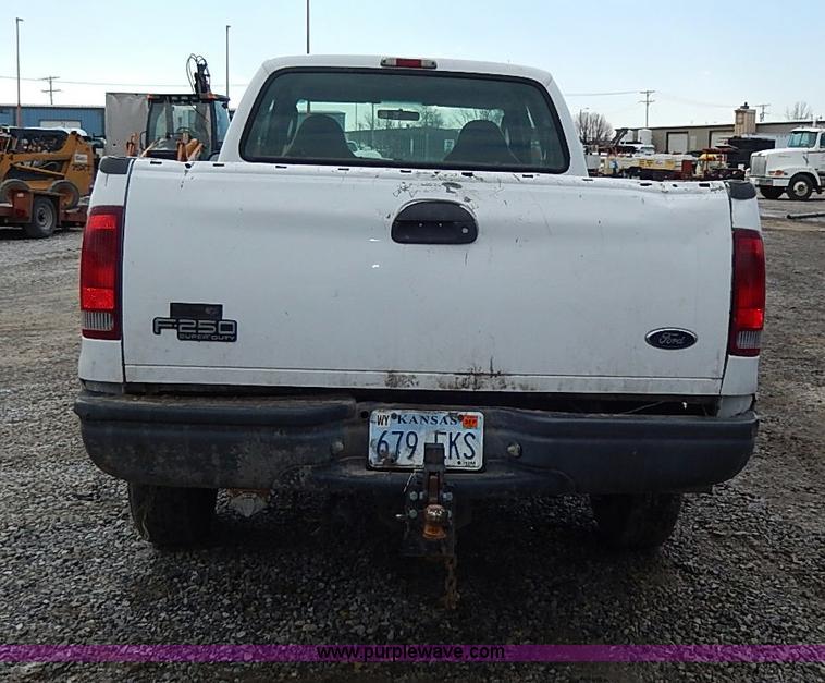 image for item I3742 2003 Ford F250 Super Duty XL SuperCab pickup truck