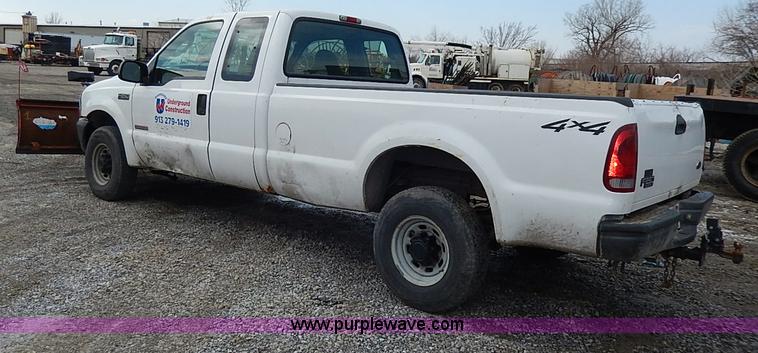 image for item I3742 2003 Ford F250 Super Duty XL SuperCab pickup truck